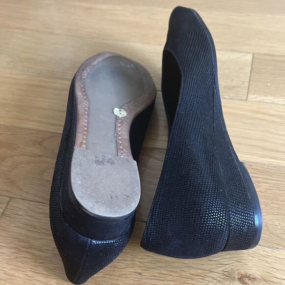 Bruno Magli Black Peep Toe Suede Low Wedge Heels Textured Leather Sz 9B - Picture 5 of 8